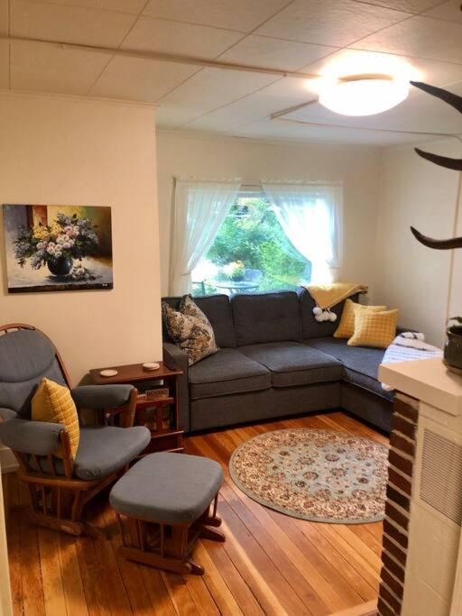 Coastal - Downtown Historical Log Holiday home *