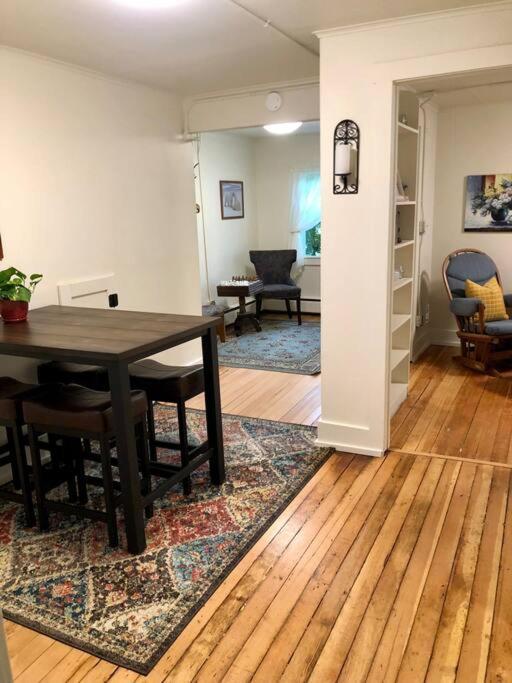 Coastal - Downtown Historical Log Holiday home Anchorage
